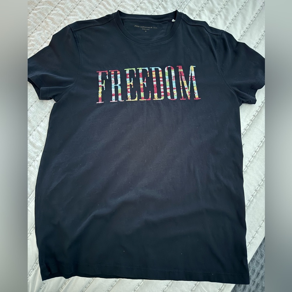 John Varvatos USA T Shirt Mens medium Black Colorful  Freedom